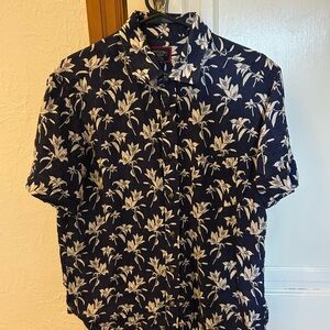 Navy Floral Men's Button Down Shirt Size M Slim Fit UnTuckIt